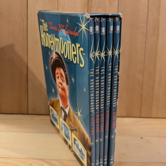 The Honeymooners Classic 39 Episodes DVD Set Pre-owned - Picture 8 of 9